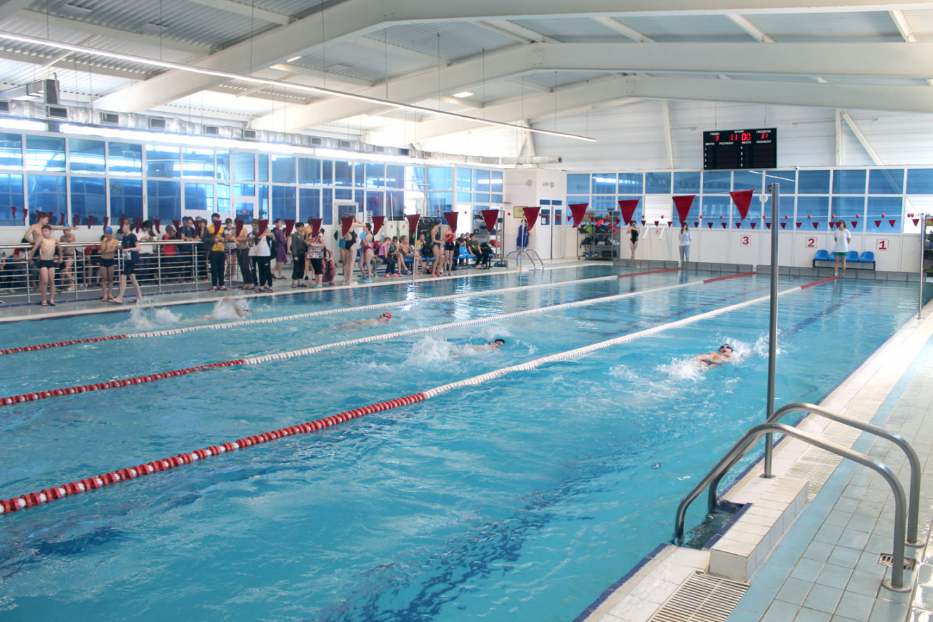 28 мая 2022 года в плавательном бассейне прошли соревнования по плаванию «День спины»